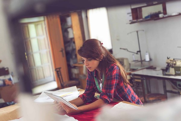 How to Design a Home Library That Doubles as a Study Space?