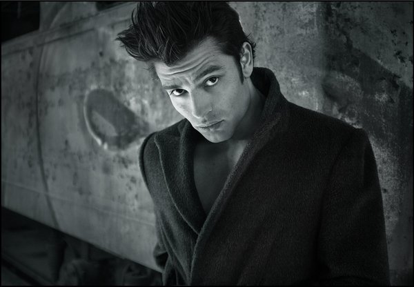 How to Style a High-Slit Skirt for a Bold Yet Tasteful Evening Look?