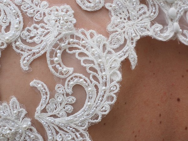 What Are the Key Features to Look for in a Lace Bodysuit That Enhances Your Natural Curves?